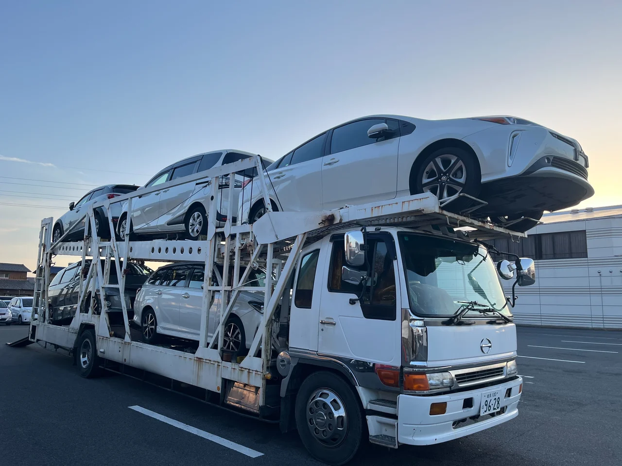 積載車に乗務するトラックドライバーの仕事